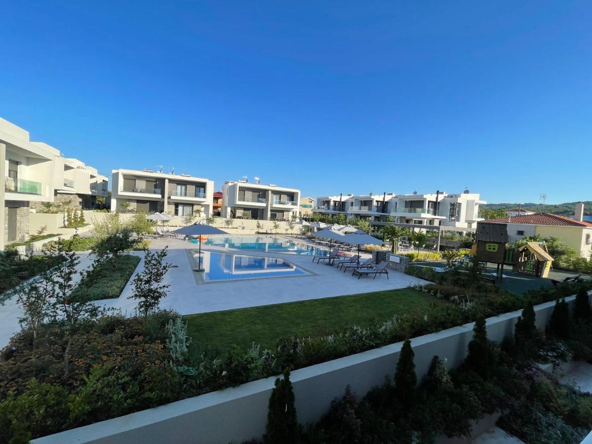 Callisto Luxury Suite Nikiti  Esterno foto